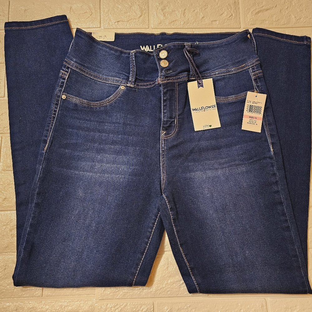 Wallflower The Sassy High Rise Skinny Size 13 NWT